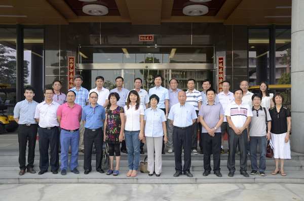 南海鋁型材行業(yè)協(xié)會(huì)“正副會(huì)長(zhǎng)擴(kuò)大會(huì)議”在我司召開