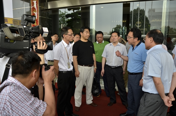四川甘孜藏族自治州人民政府益西達瓦州長一行蒞臨我司考察指導工作