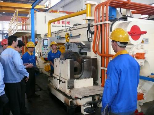 大噸位擠壓機試產(chǎn)成功