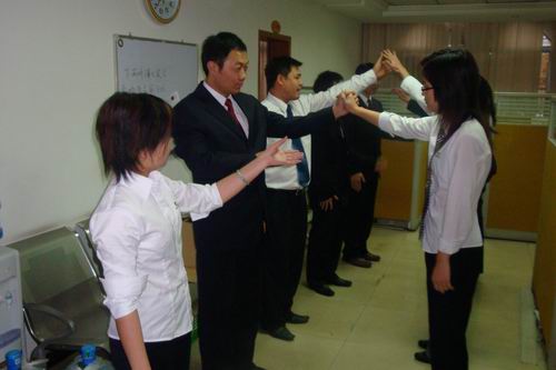 伸出我們的雙手，迎接2008年度員工聯(lián)歡會