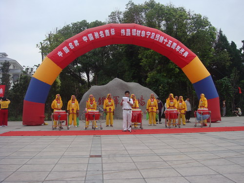 廠方經(jīng)銷同努力，推廣偉昌齊煥彩