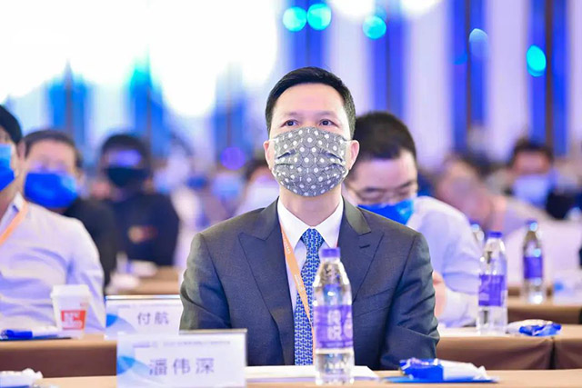 華昌集團(tuán)董事長(zhǎng)潘偉深率領(lǐng)華昌集團(tuán)管理及技術(shù)團(tuán)隊(duì)出席本次大會(huì)