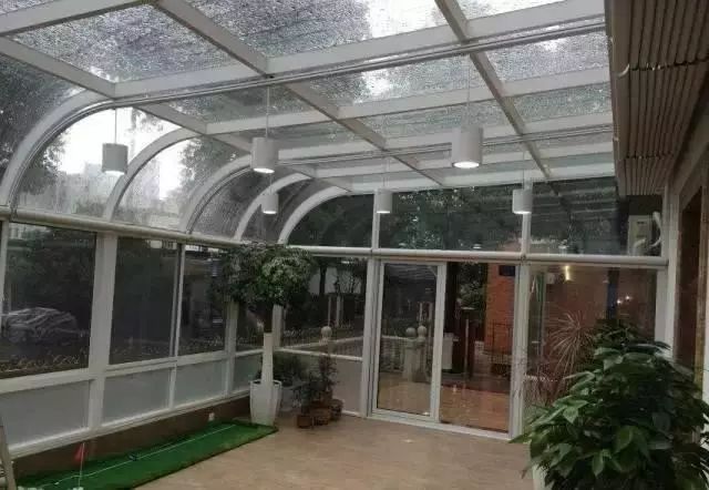 華昌商學(xué)院 |暴風(fēng)雨過后 家里的窗戶漏水怎么辦？